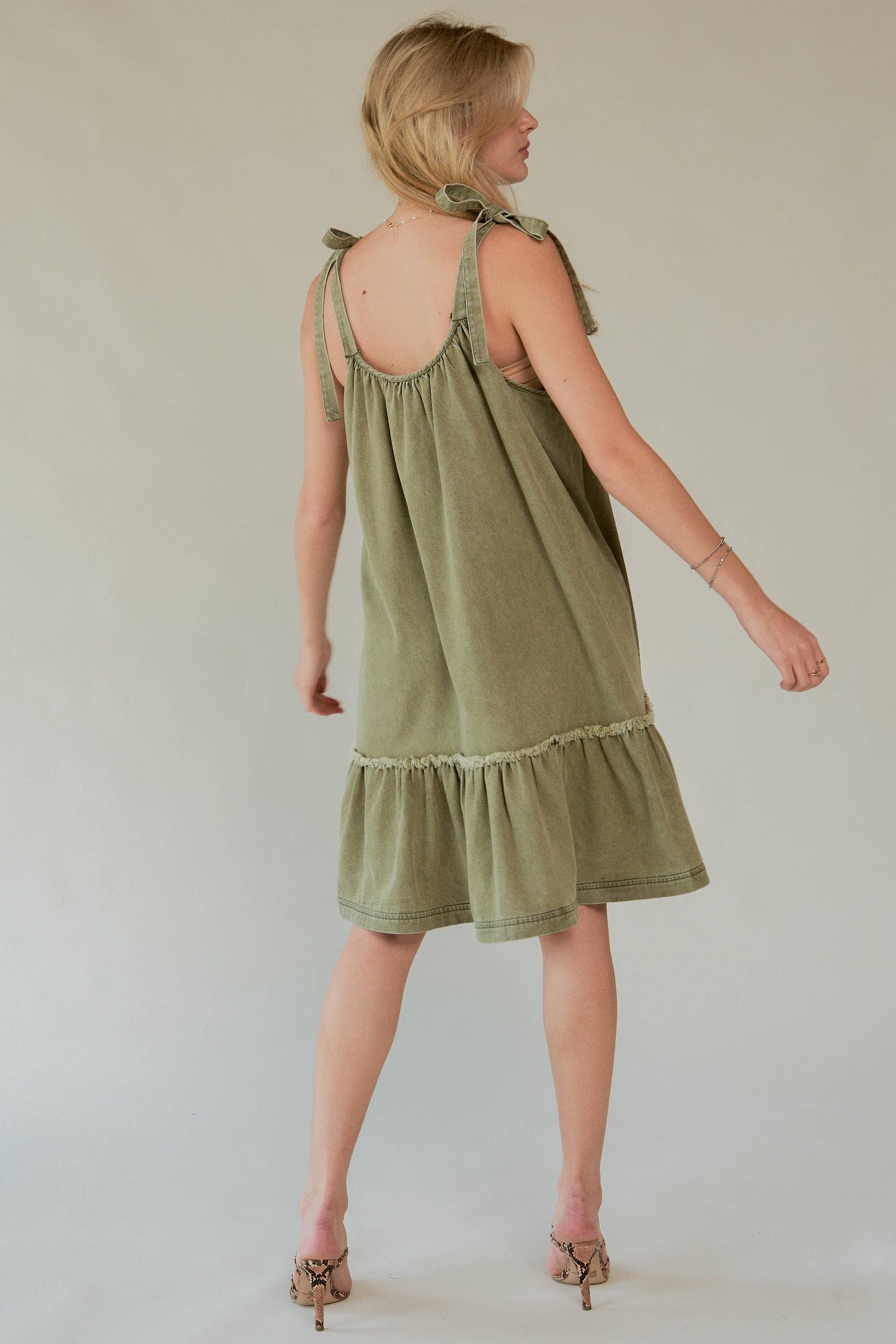 WASHED DENIM TIE SHOULDER CAMI SUNDRESS: Light Denim