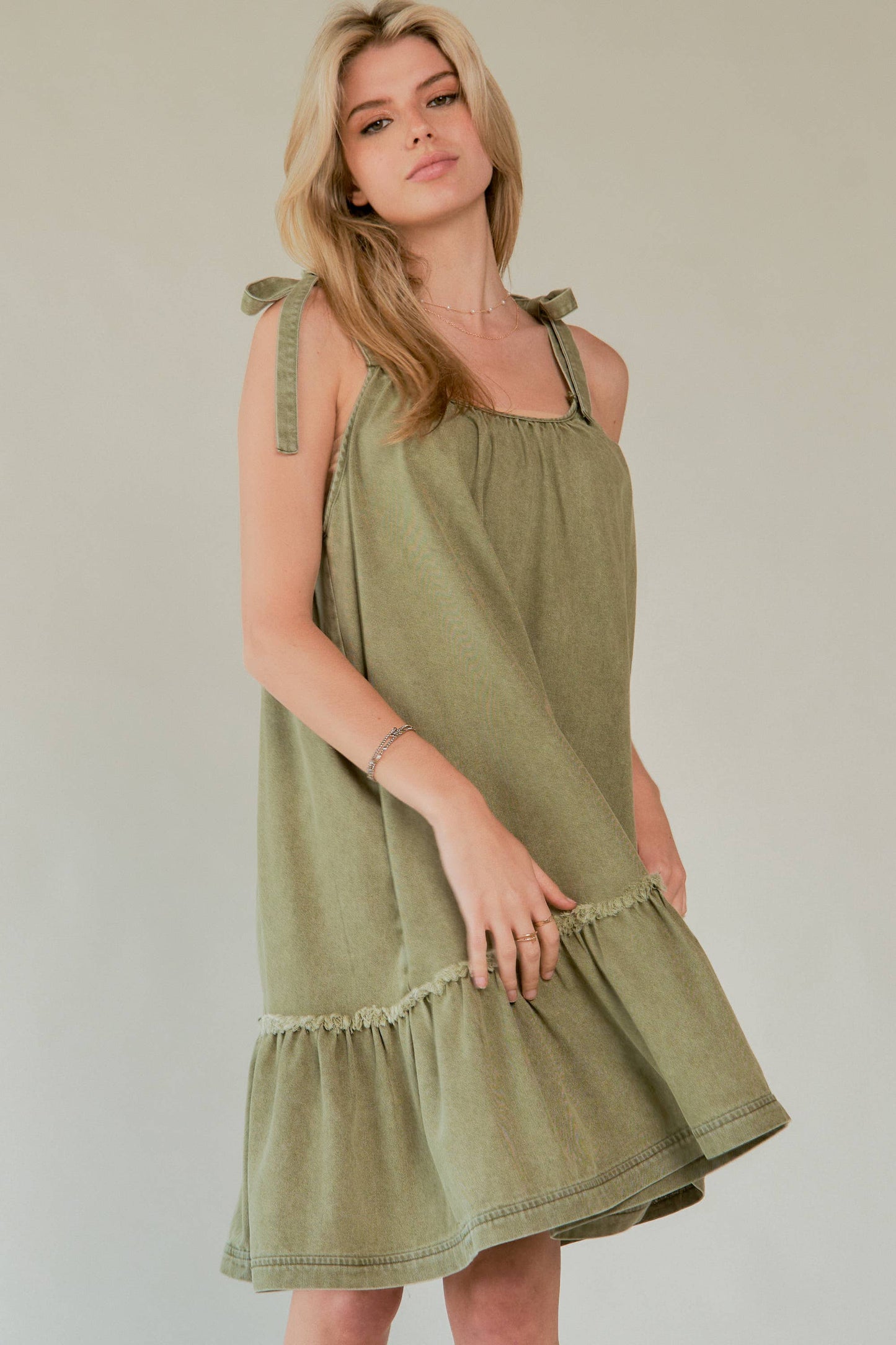 WASHED DENIM TIE SHOULDER CAMI SUNDRESS: Light Denim