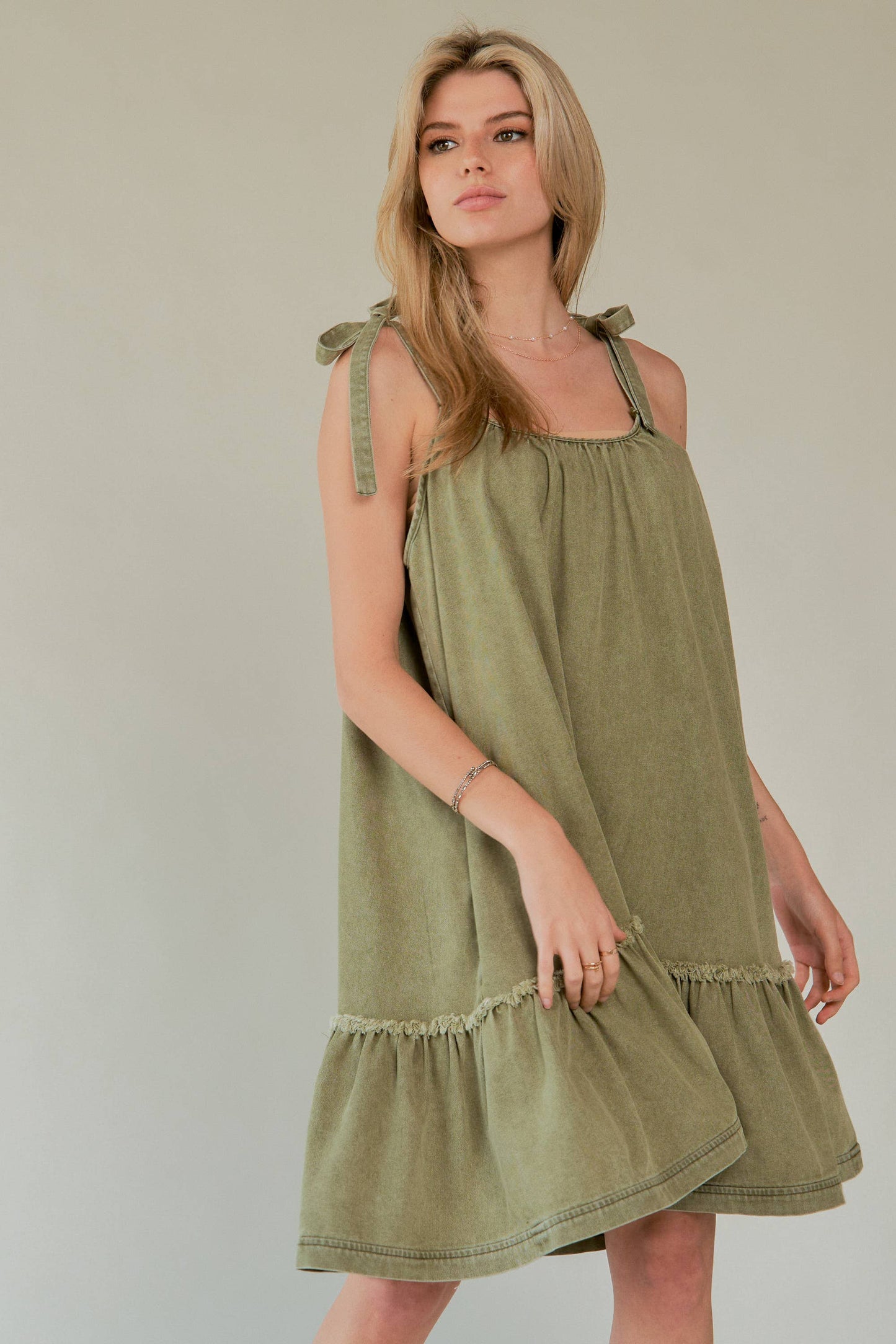 WASHED DENIM TIE SHOULDER CAMI SUNDRESS: Light Denim