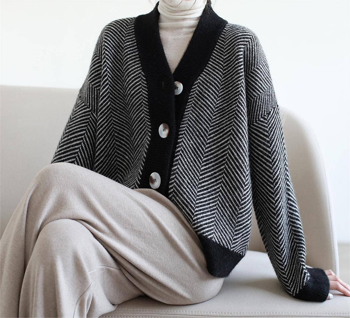 Sweetkama Ladies Stripe Contract Color Leisure Knitwear: One Size / Beige